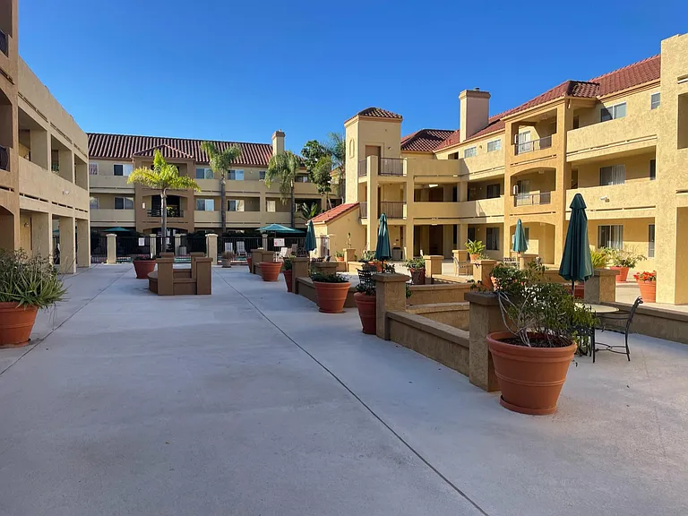Common area with outdoor tables & seating