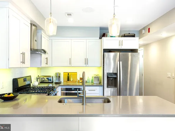 336 Monroe St #B, Philadelphia, PA 19147