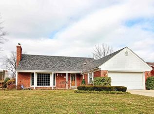 872 N Renaud Rd, Grosse Pointe Woods, MI 48236