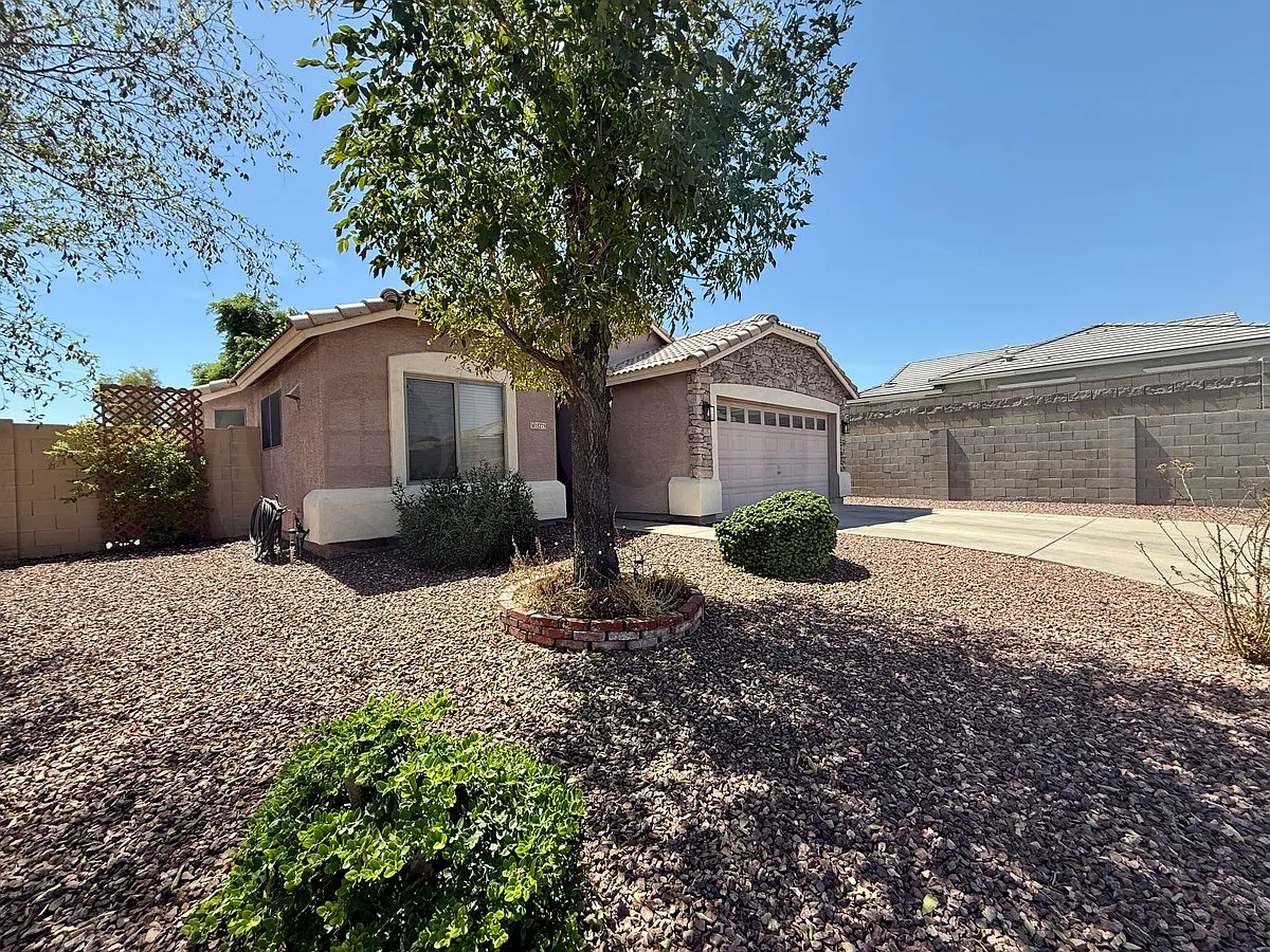 3 bed, 2.0 bath, 1516 sqft, $1,900 — Photo 3