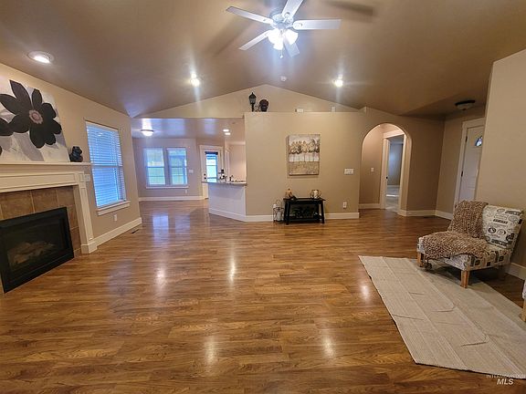 5th image of 720 Lindsey Ln