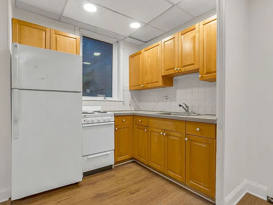 1st image of 1 Aberdeen St #102