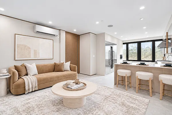 Living room, photo 2