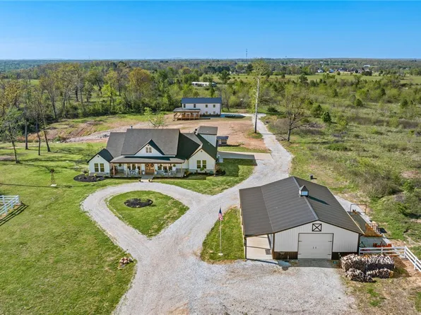 717 Evening Star Rd, Bentonville, AR 72713