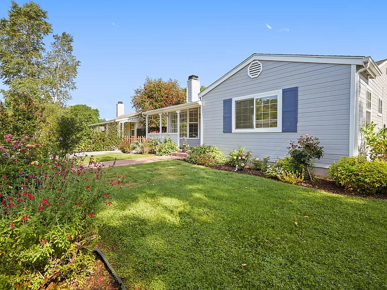 22055 Del Valle St — Photo 38