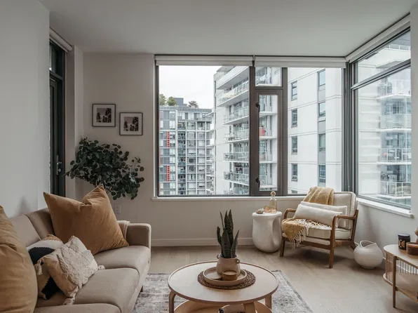 1688 Pullman Porter St #1009, Vancouver, BC V6A 0H4