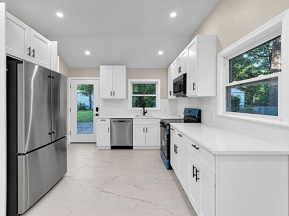 5th image of 7 Surrey Rd