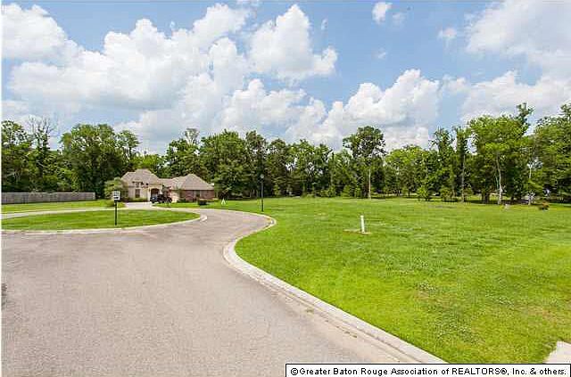 2nd image of Twin Circle Dr