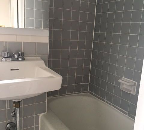 3rd image of 315 E 9th St APT 6FW