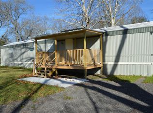 1406 E Wallisville Rd, Highlands, TX 77562