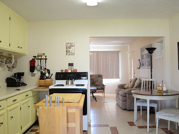 Kitchen/Dining Area