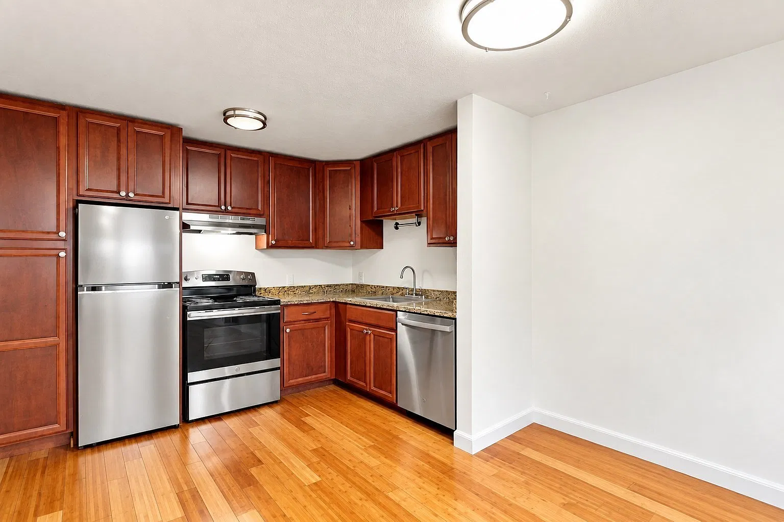 2 bed, 709 sqft, $2,500 — Photo 2