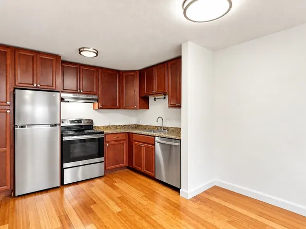 41 Warren St APT B-2, Waltham, MA 02453