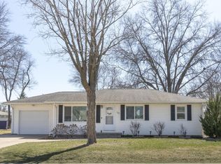 125 Oregon Rd, Cedar Falls, IA 50613