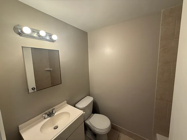 2 bed, $1,600 — Photo 10