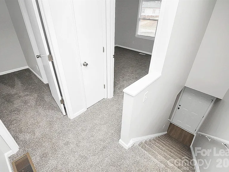 1233 Anderson St — Photo 9