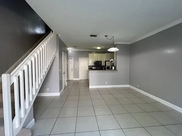 2163 Madeira Dr — Photo 3