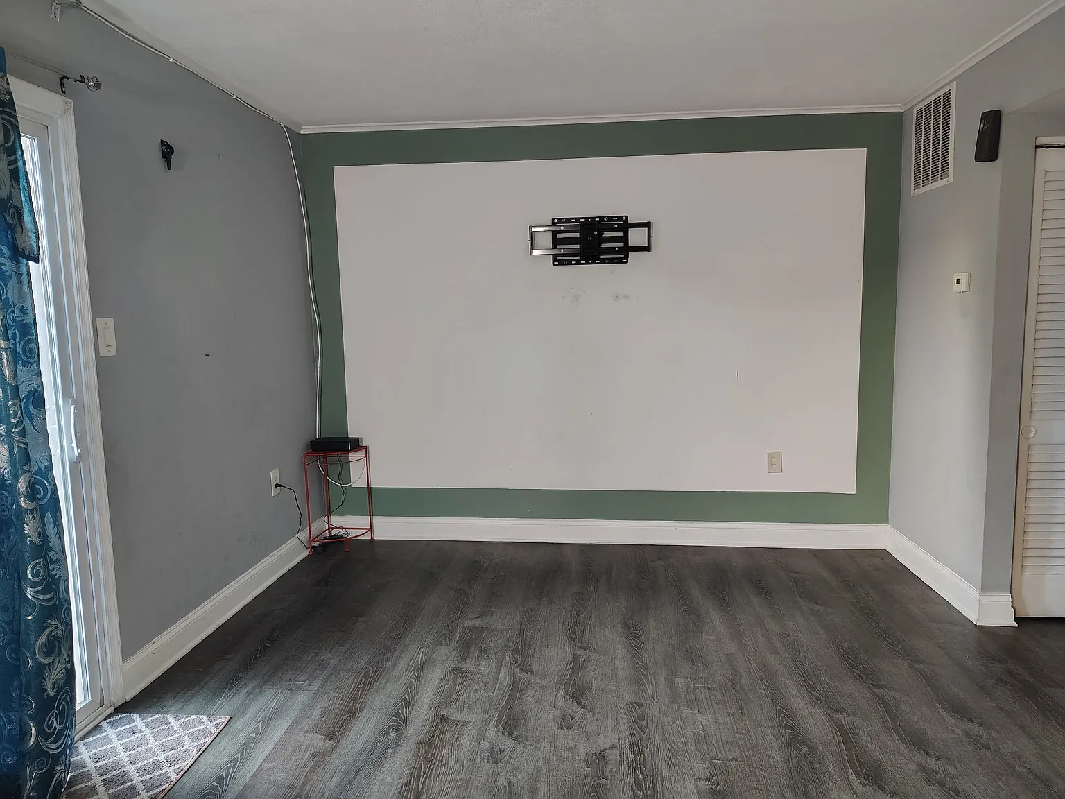 3 bed, 1.5 bath, 1332 sqft, $2,300 — Photo 2
