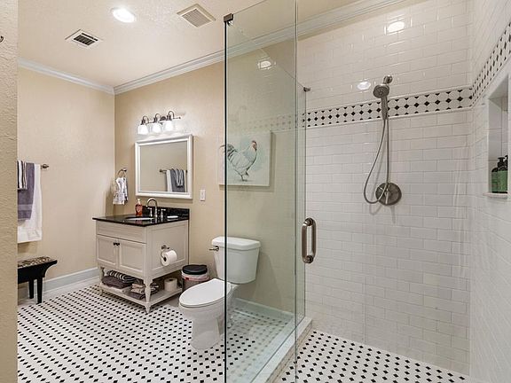 47th image of 270 Ausburn Rd