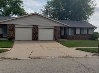 2004 Meadowlark Dr #R, Janesville, WI 53546