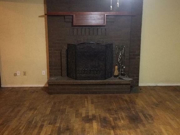3rd image of 216 Downing Ave N