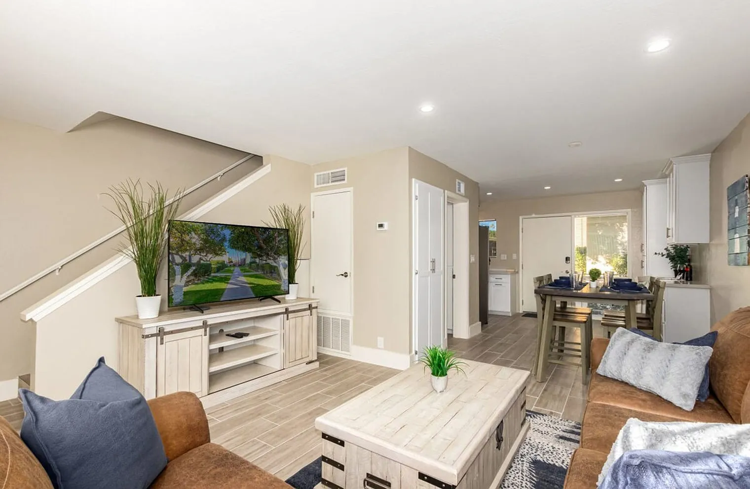 2 bed, 1.0 bath, 968 sqft, $2,146 — Photo 3