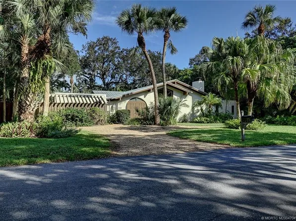 10 Emarita Way, Sewalls Pt, FL 34996