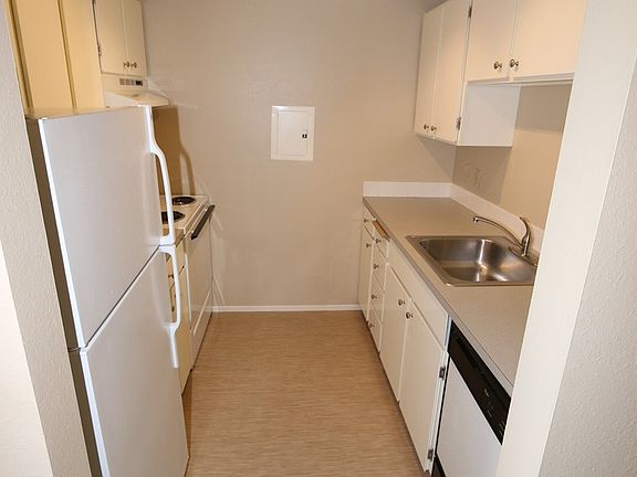 5th image of 2820 15th Ave W APT 204