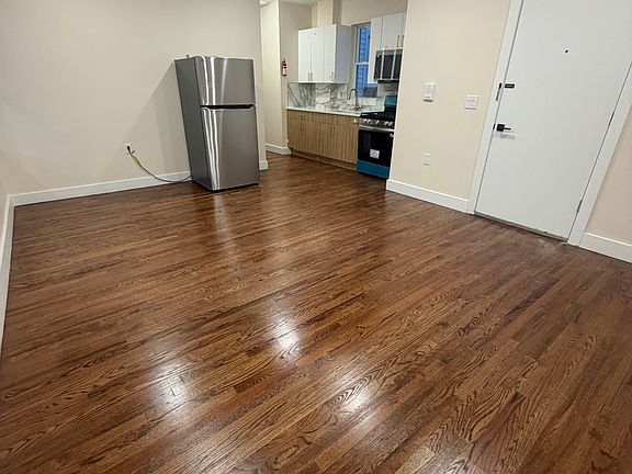 2nd image of 165 Danforth Ave #3B