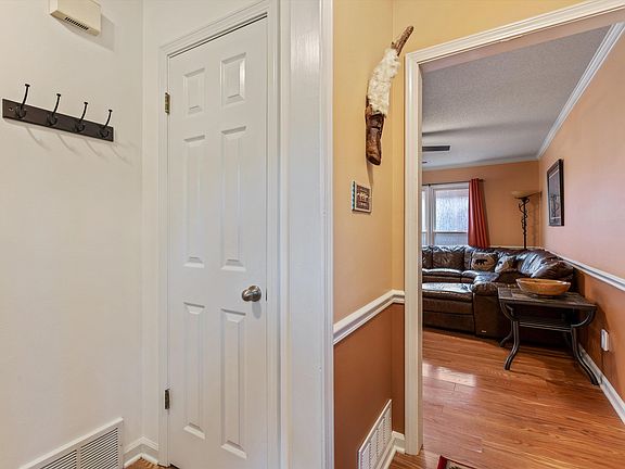 4th image of 382 Booth Ln