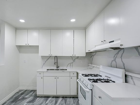 5th image of 2095 Sunrise Ln APT B