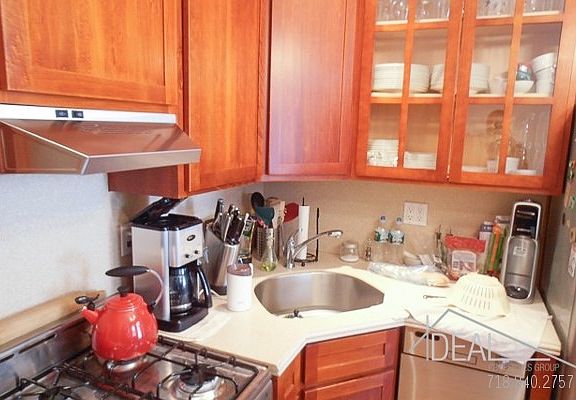 4th image of 594 6th St APT 1A