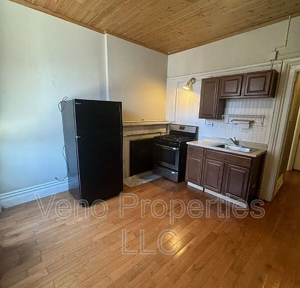 16 2nd St #2R — Photo 3