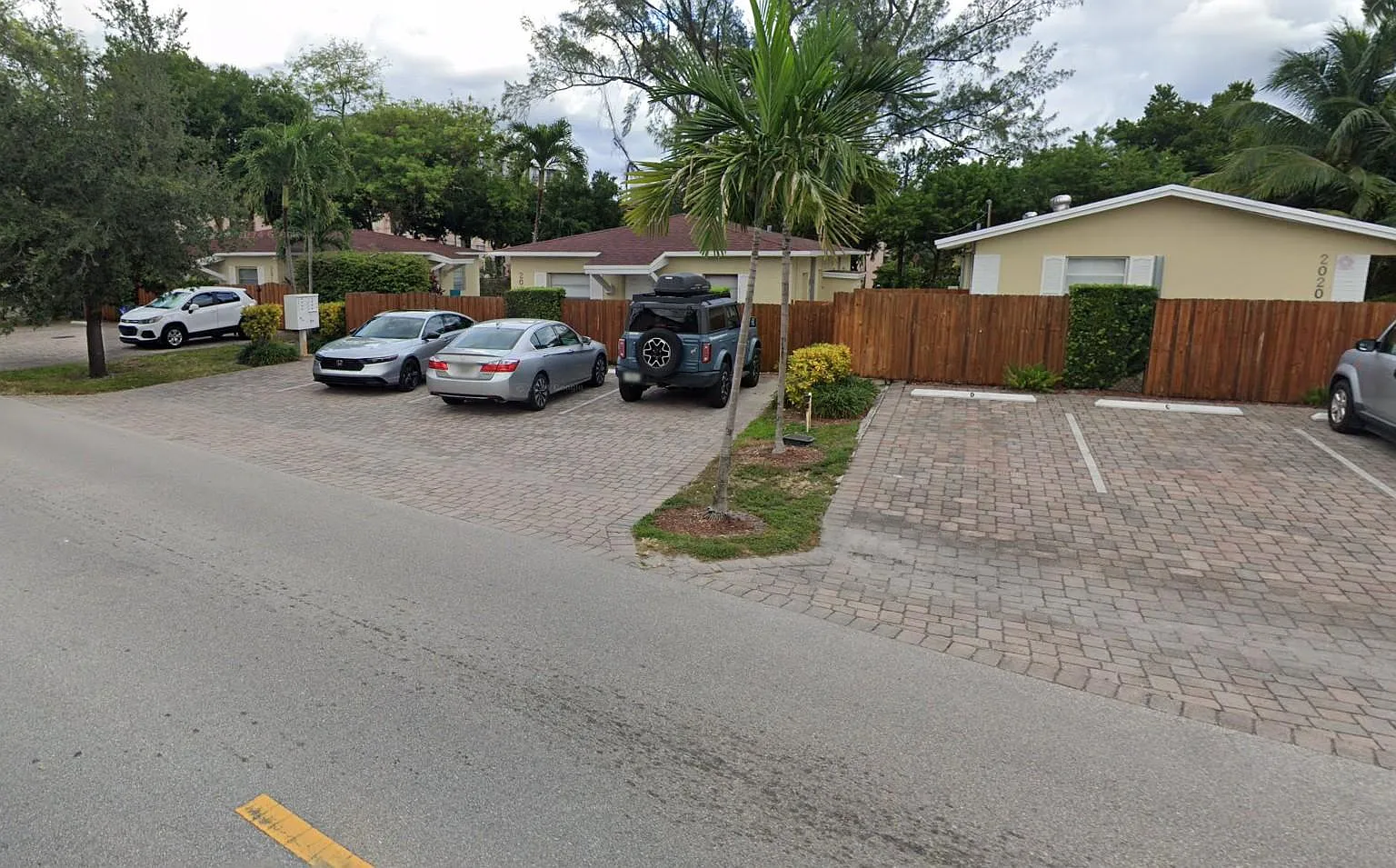 2012 Miami Rd — Photo 4