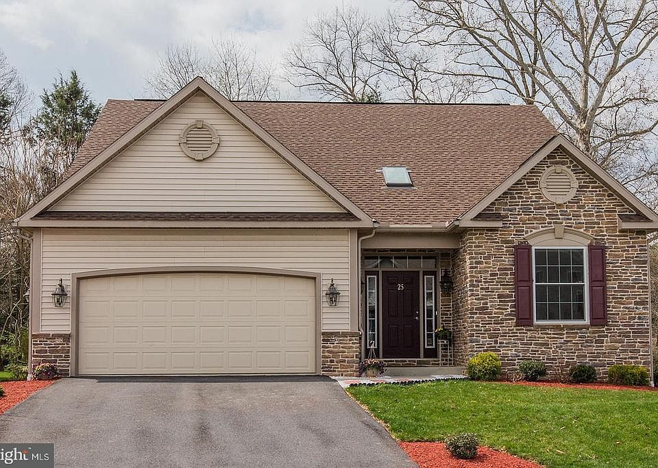 1st image of 25 Chamberlain Ln