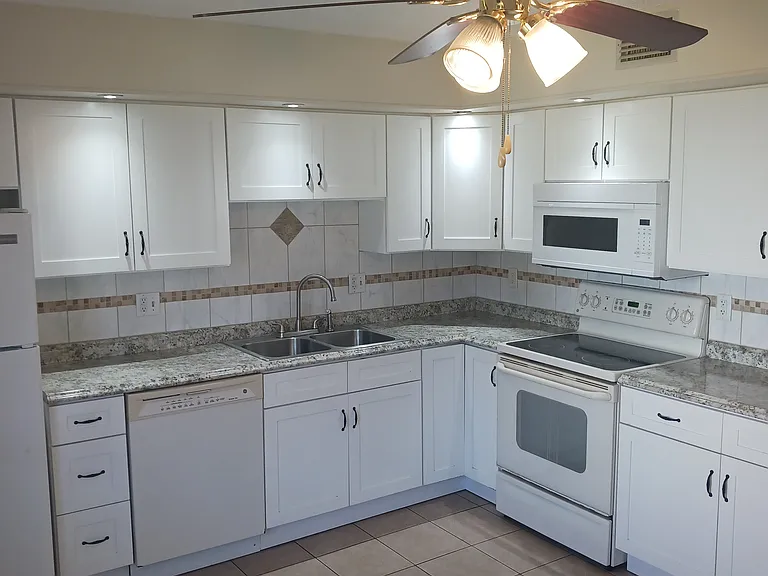 2093 Oak Meadow Cir — Photo 2