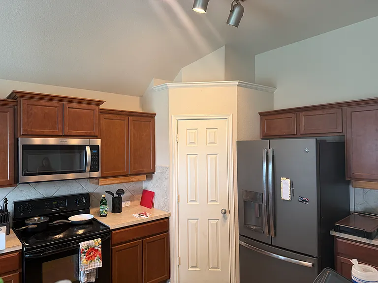 5811 Alexandria Dr — Photo 4