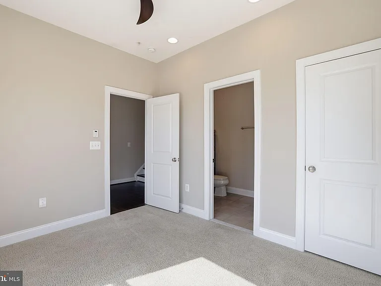 1100 S Edgewood St — Photo 4