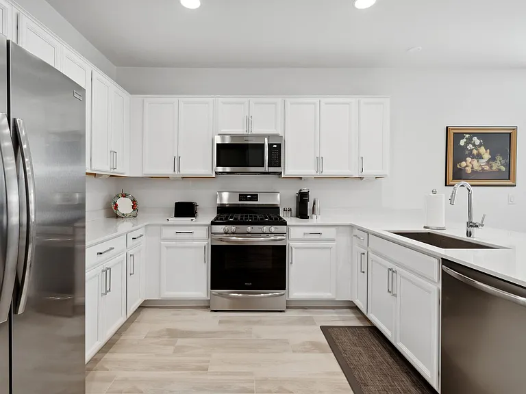8904 W Solano Dr — Photo 9