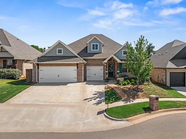 8208 Poplar Dr, Edmond, OK 73034