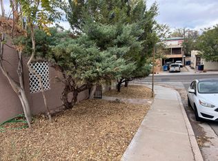 Updated 1 Bedroom Apartment just 4 Blocks to UNM, Albuquerque, NM 87106