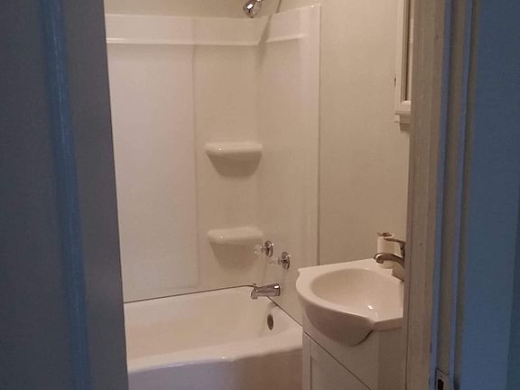 3rd image of 922 Hannah Ave