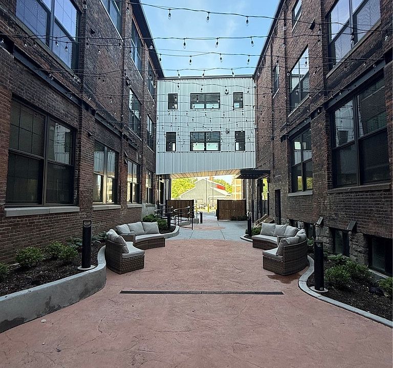 1st image of 1117 W Fayette St #303