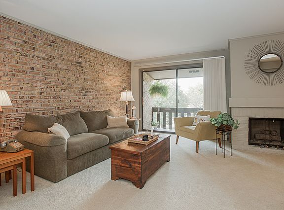 5th image of 338 Sheridan Dr APT 2E
