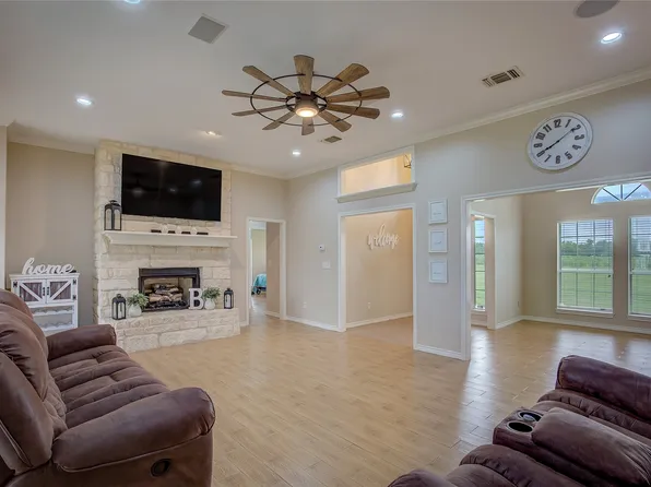 411 Spring Creek Cir, Sulphur Springs, TX 75482