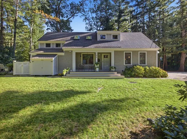 344 Temple St, Duxbury, MA 02332