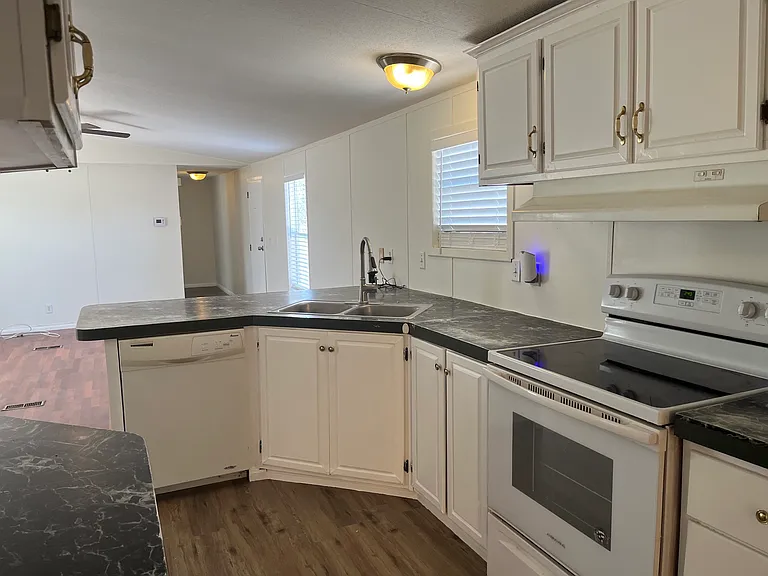 22225 Ellis Ave — Photo 3