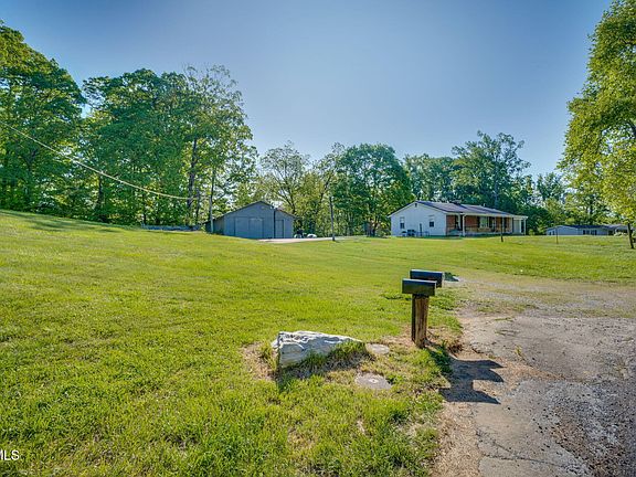 3rd image of Woodland Cir