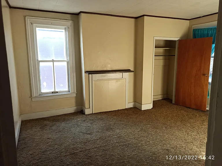 Middle upstairs bedroom