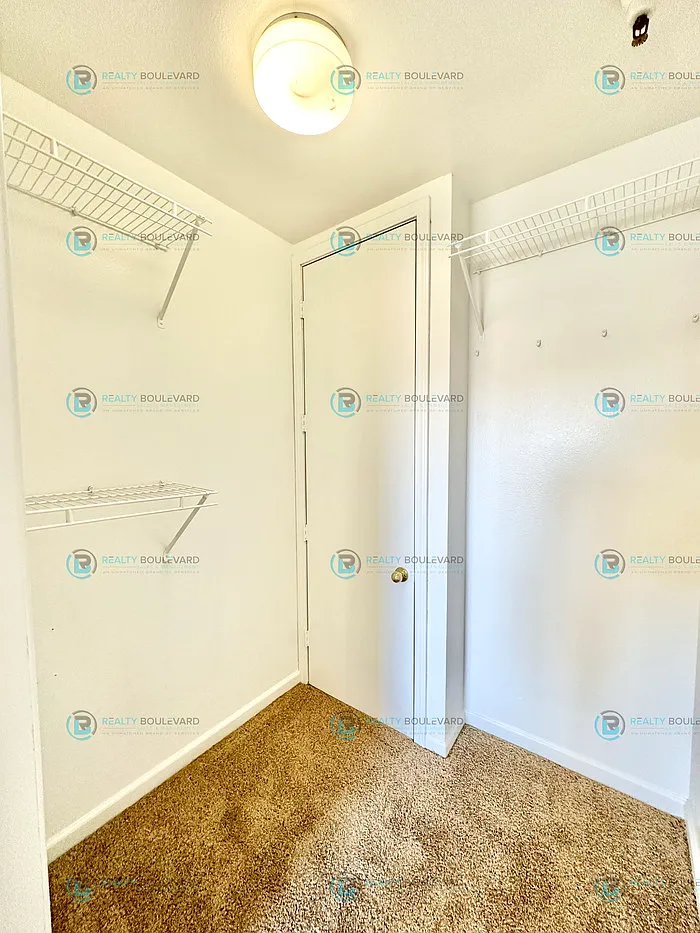 4 bed, 4.0 bath, 1442 sqft, $2,249 — Photo 4